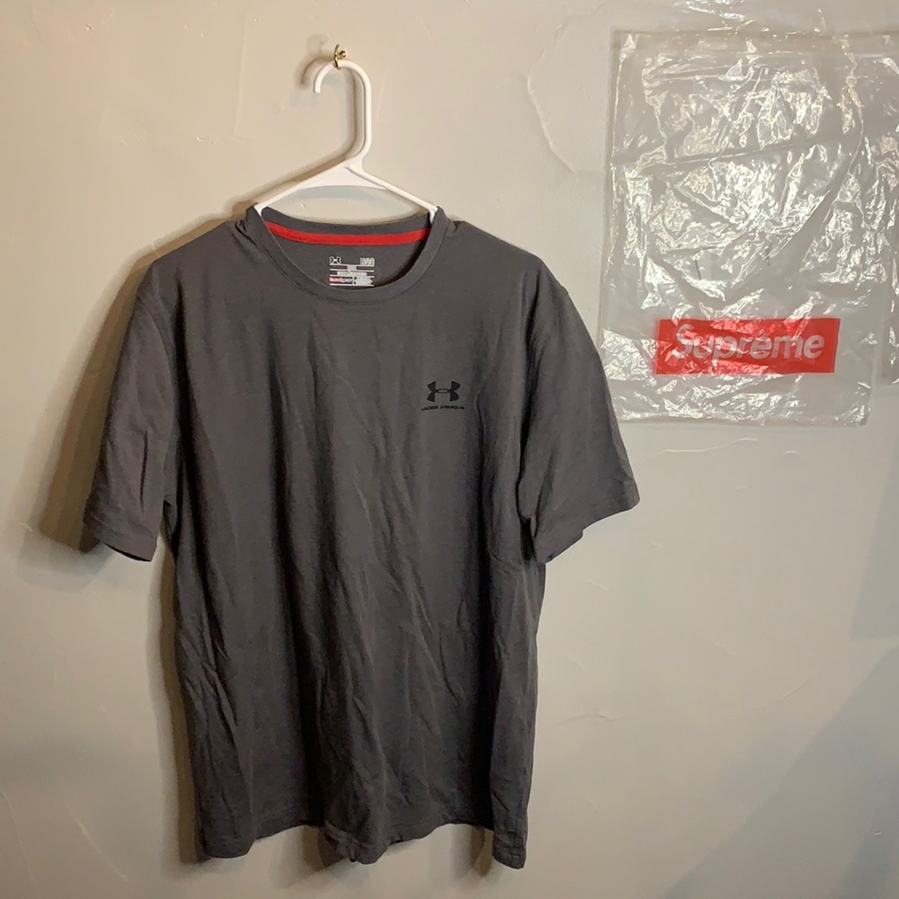 Like New Under Armour Lg Tee HeatGear